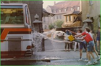 Buswaschanlage Weimar 1985 - Danke Jungs, damals wren die DDR-Strassen schon ä bissle dreckich