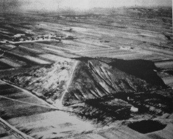 Ein Report von Walter Hain. (Schleierhaft nur, wie man bei Pyramide in China automatisch an Grabmal denken kann)